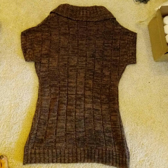 Large short sleeve three button sweater - Picture 4 of 8